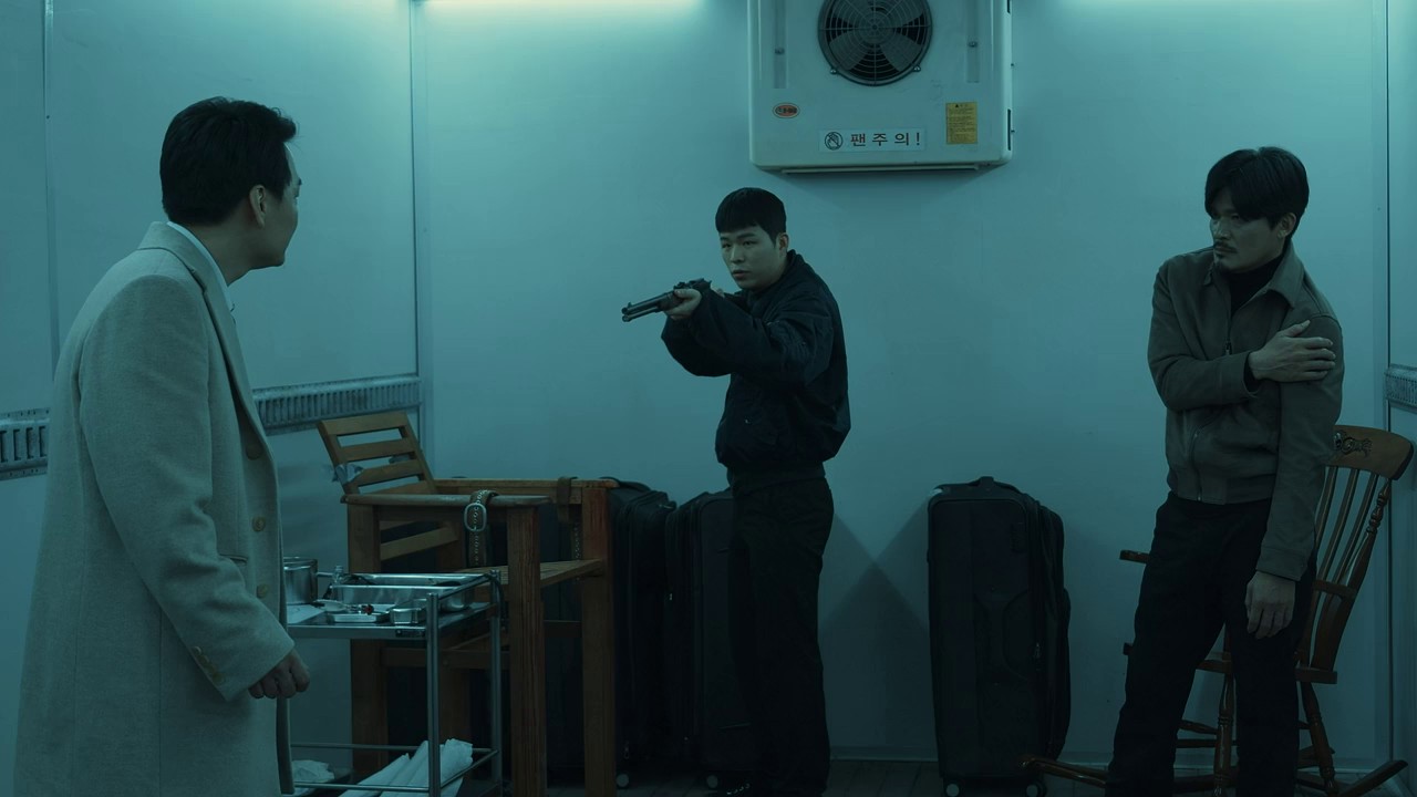 Hit Man (2022) AMZN WEB-DL Hindi + Kor 720p AVC DDP 2.0 ESub CineVood.mkv.0004
